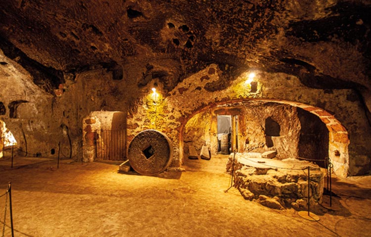 tour with private driver to discover Civita di Bagnoregio and Orvieto